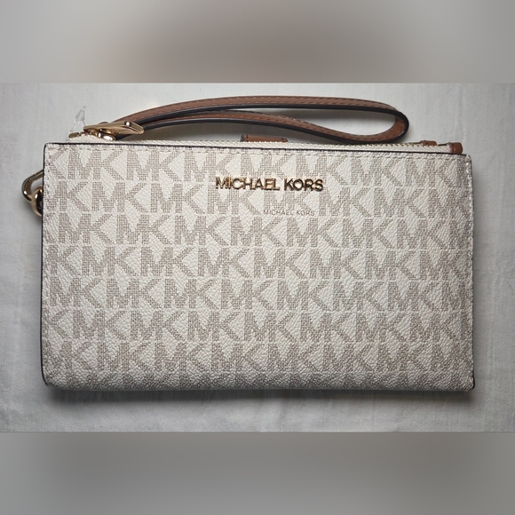 bag michael kors monogram wristlet Michael Kors Beige Monogram Wristlet NWT